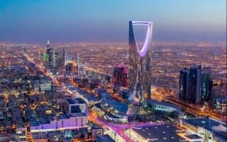 Four injured after debris falls in Riyadh