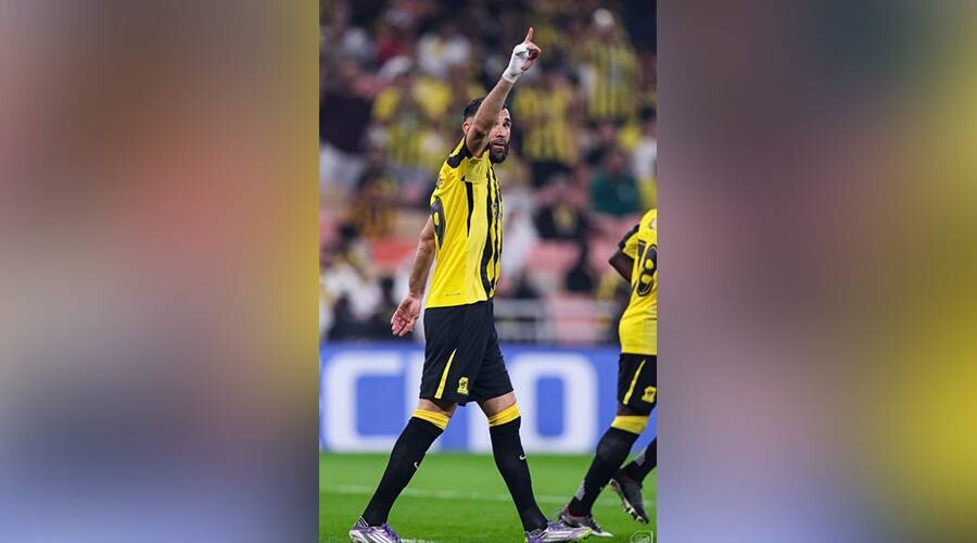 Karim Benzema responds to Algerian fan's request