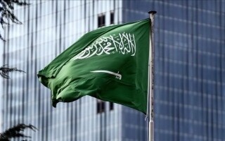 Arabia Saudí intercepta drones que atacan una refinería de petróleo
