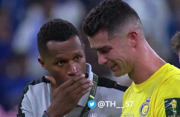 Криштиану Роналду плачет после победы Al-Hilal в финале кубка в Саудовской Аравии