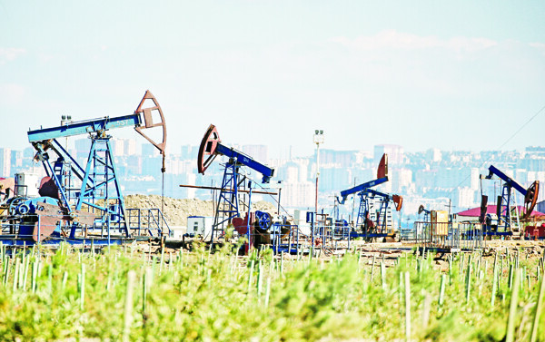 Цены на нефть немного выросли после многомесячного минимума
