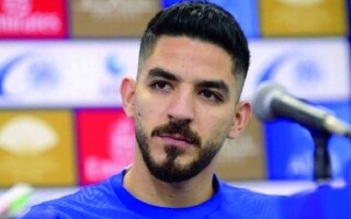 Игрок Al-Bataih Siko Baba явно наступил мне на ногу