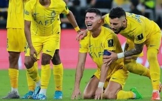 Криштиану Роналду в слезах после поражения Аль-Насра от Аль-Хилала в финале Кубка Короля