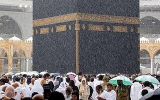 Легкий до умеренный дождь в Мекке на фоне рекордной жары