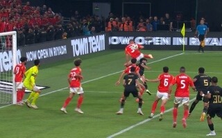 Спорный пенальти вызывает дебаты в Суперкубке