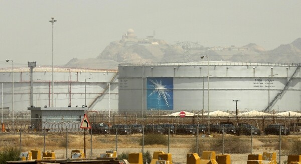 Saudi Aramco cuts oil prices for Asia