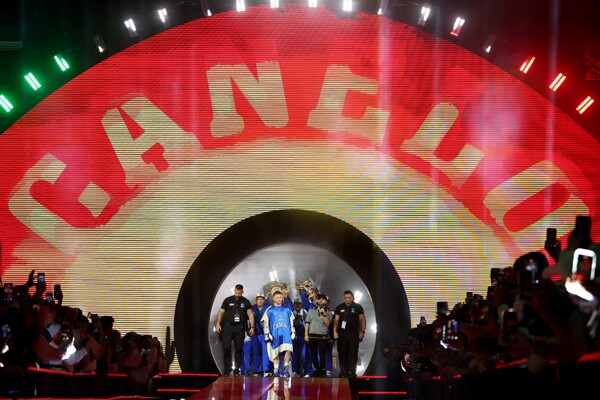 Canelo Álvarez vs William Scull: A Historic Showdown